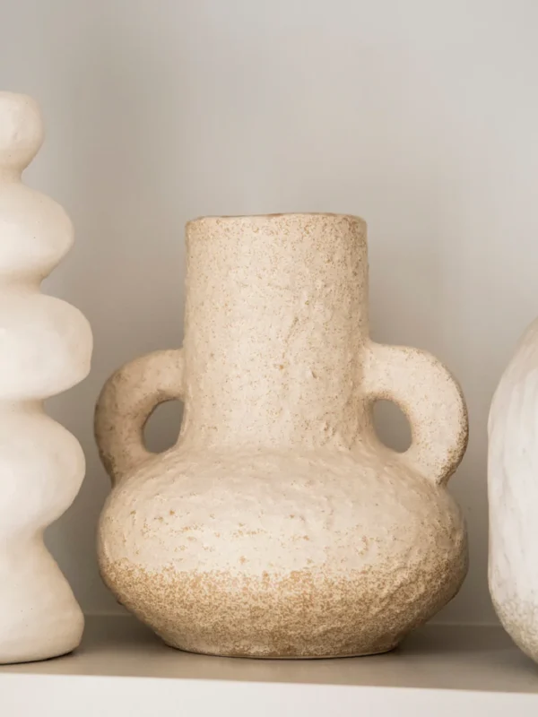 jarron-decorativo-de-ceramica-sicily-junto-a-jarrones