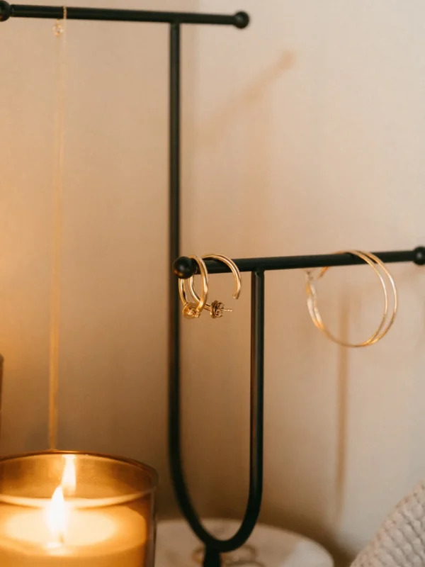 joyero-moderno-de-baño-negro-de-marmol-en-dormitorio-zoom