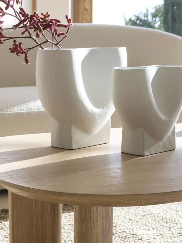 Jarron-CELESTE-de-metal-blanco-ambiente