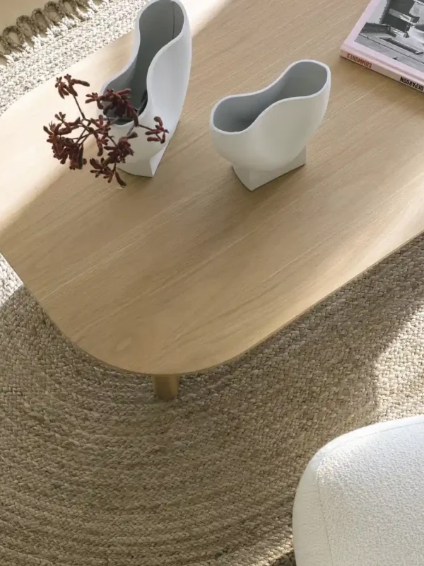 Jarron-CELESTE-de-metal-blanco-ambiente-cenital