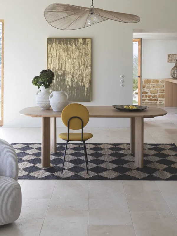 Mesa-SIMONA-en-roble-claro-ambiente