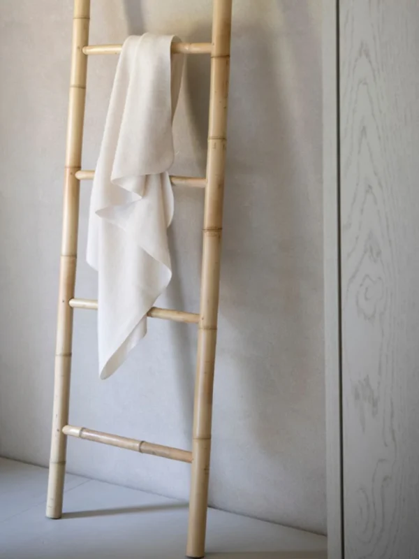 escalera-decorativa-de-bambu-andrea-house