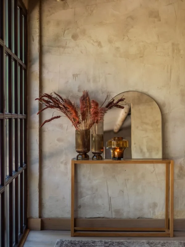 espejo-de-diseño-dorado-en-salon