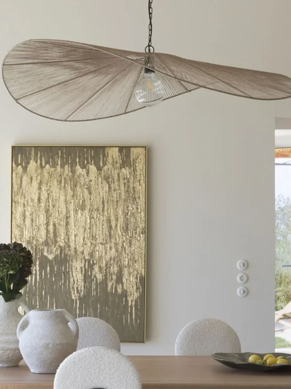 lampara-colgante-de-yute-alba-en-salon-zoom