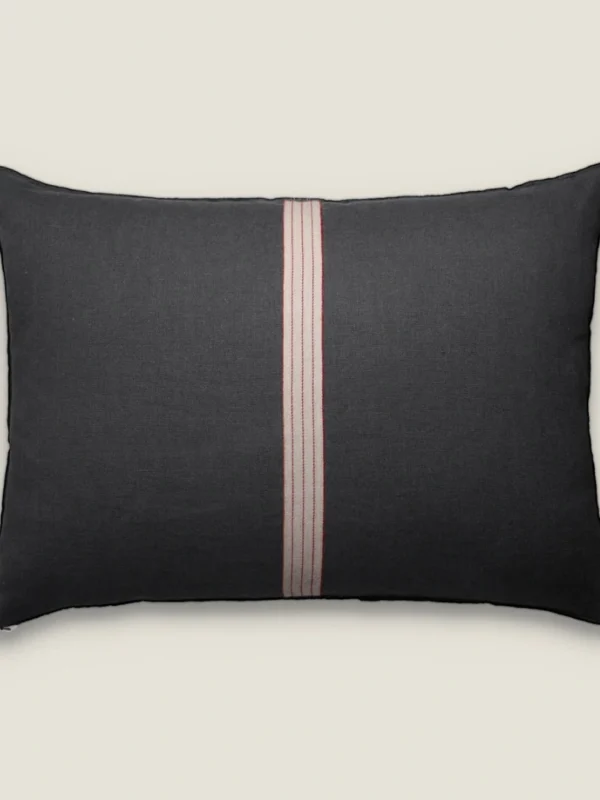 cojin-cushion-pure-negro-fondo-blanco