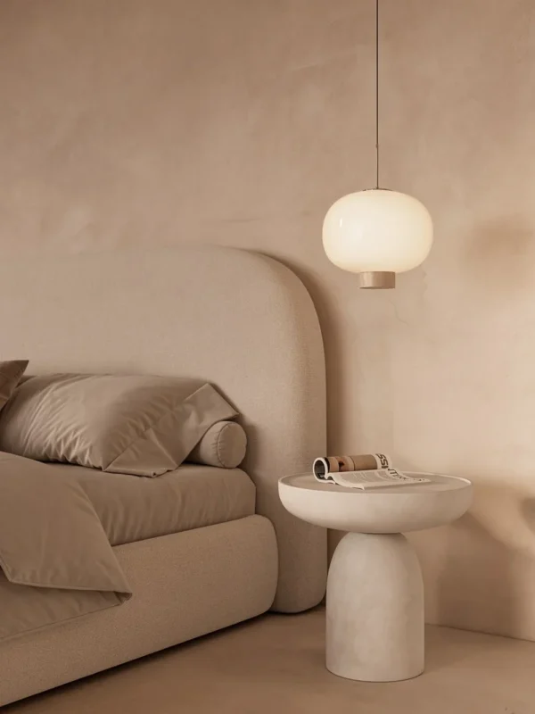 lampara-de-techo-alma-en-dormitorio-mesilla